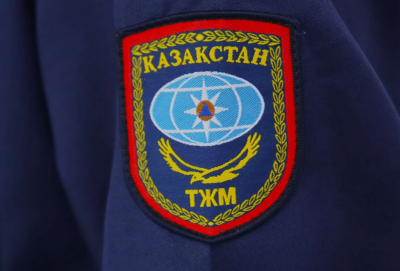 Ребенок застрял между бетонными плитами в Жамбылской области